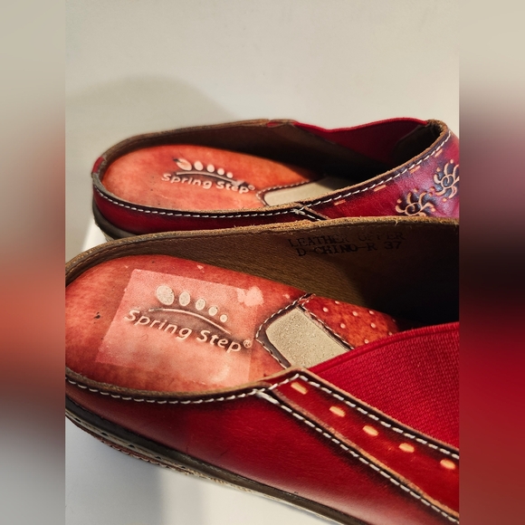 NEW L’Artiste by Spring Step “Chino” Red Leather Open Back Clogs Sz. 7/47 $140 - Picture 3 of 8